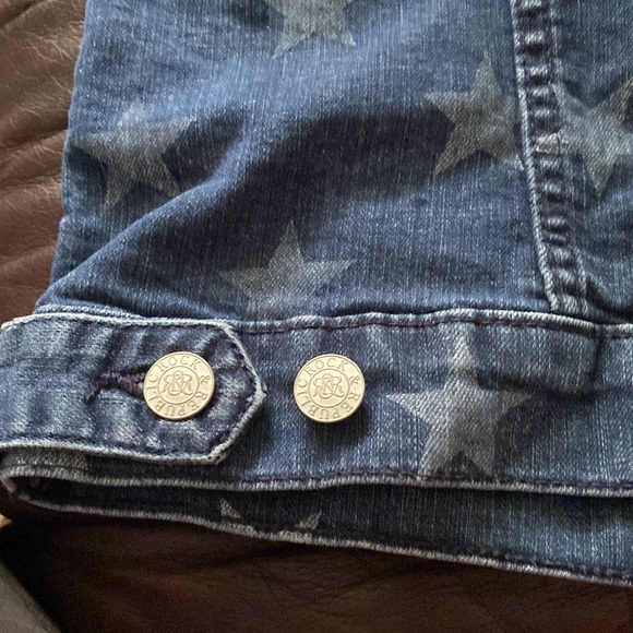 Rock and Republic Gun Show Distress Denim Vest - Picture 14 of 15